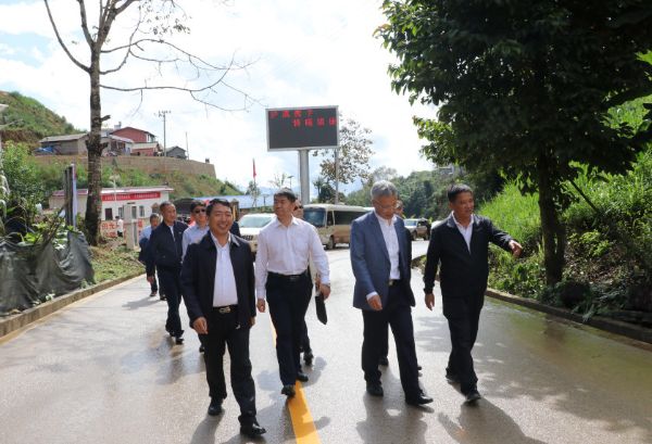 上海市崇明区党政代表团深入我县考察调研沪滇扶贫协作项目实施情况