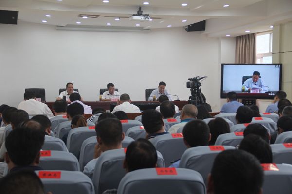镇康县召开蔗糖产业助推脱贫攻坚大会