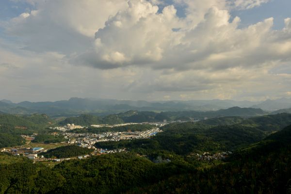 镇康县县城鸟瞰图（作者：李应）