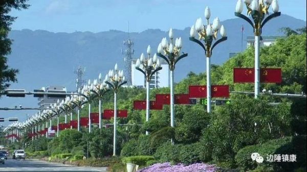 镇康县：“中国红”扮靓边城 喜迎国庆