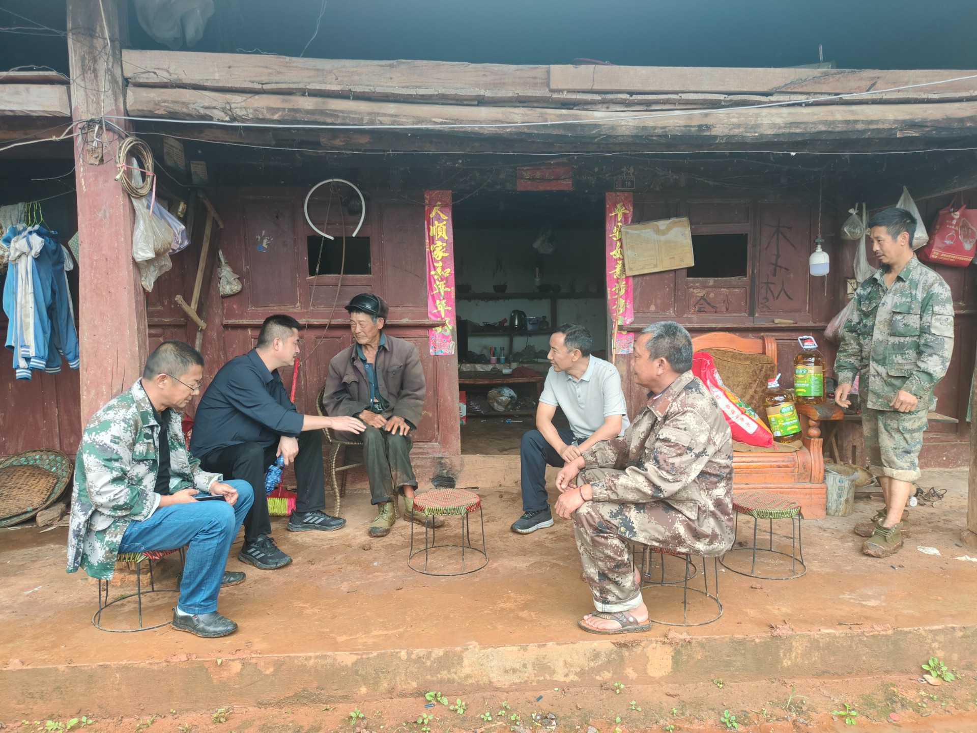 情暖边境线 爱筑“一老一小”幸福家 —— ​镇康南捧河省级自然保护区管护局、镇康县司法局联合开展边境关爱行动